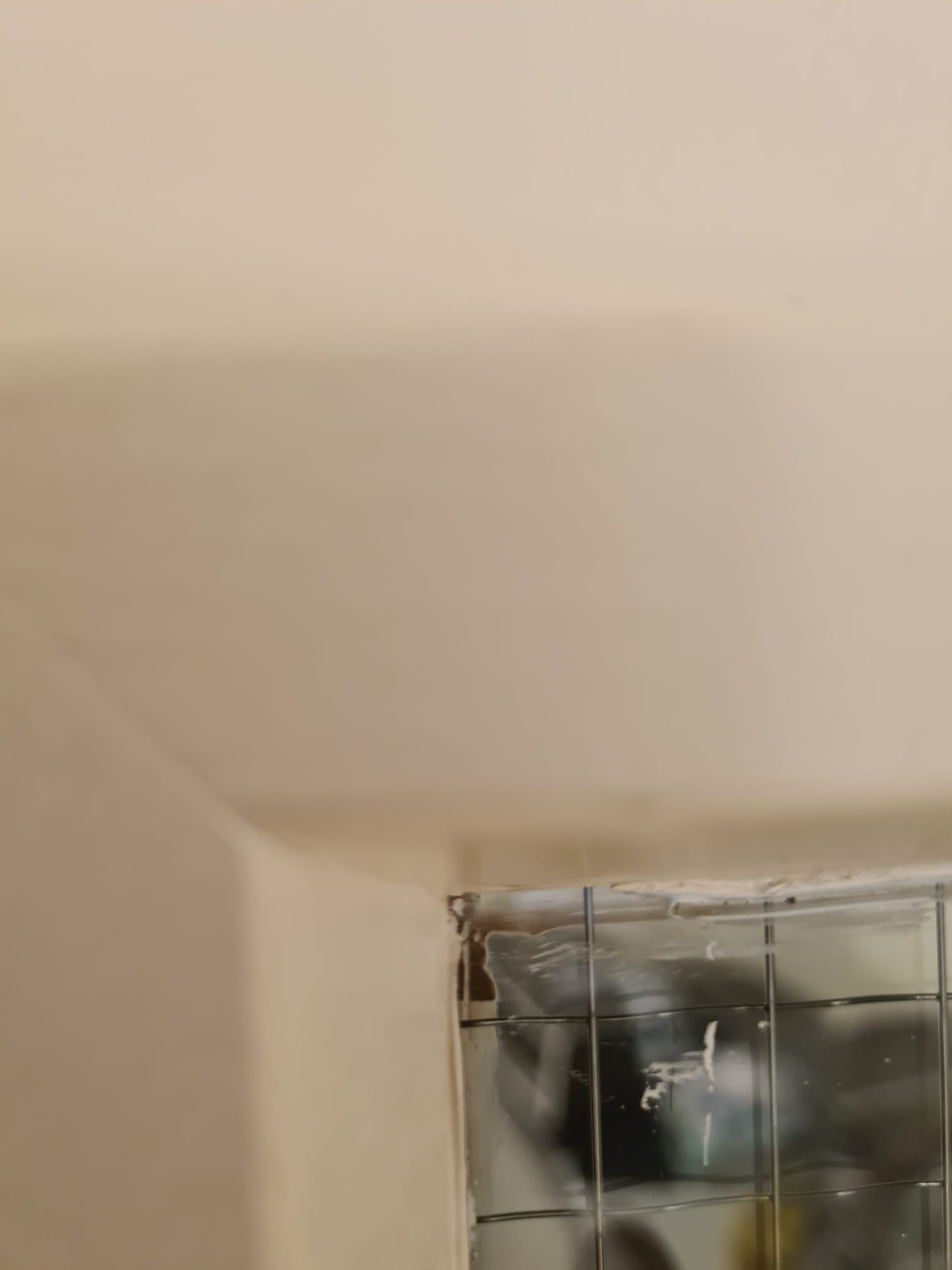 Hoekje van een raam met glasblokken